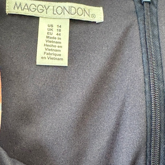 💥Maggy London Silky Floral Dress, NWOT - Picture 6 of 8